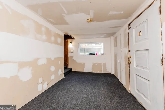 a view of entryway with kitchen