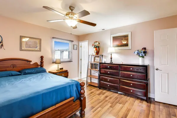 $359,900 | 1008 Woodland Drive, Wheeling, IL 60090