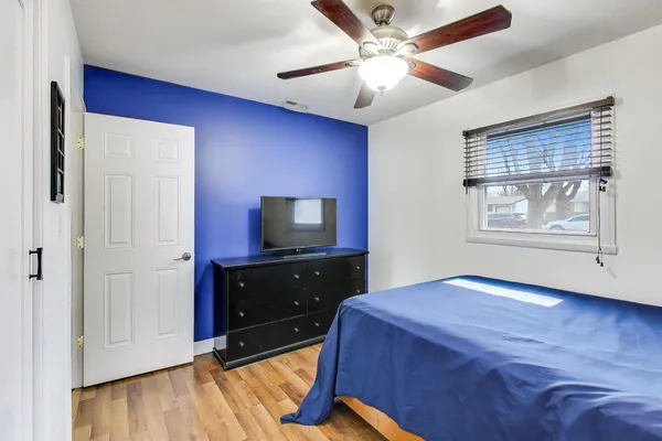 $359,900 | 1008 Woodland Drive, Wheeling, IL 60090