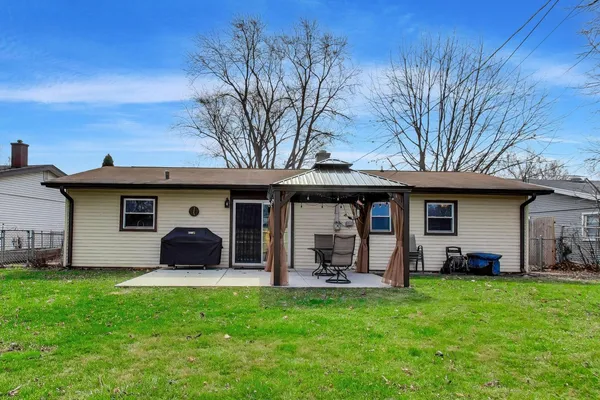 $359,900 | 1008 Woodland Drive, Wheeling, IL 60090