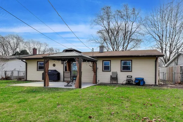 $359,900 | 1008 Woodland Drive, Wheeling, IL 60090