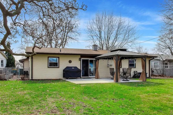 $359,900 | 1008 Woodland Drive, Wheeling, IL 60090