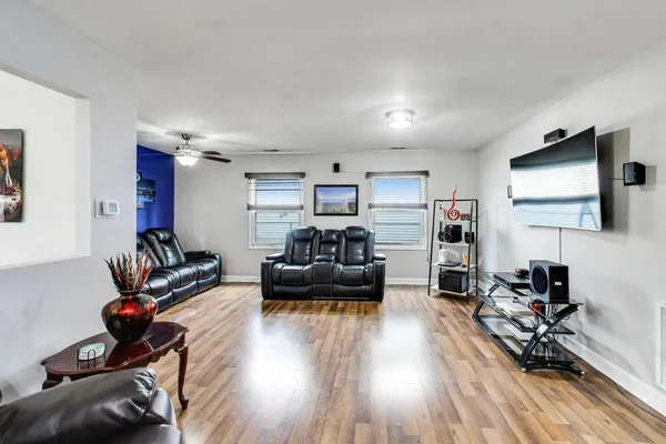 $359,900 | 1008 Woodland Drive, Wheeling, IL 60090