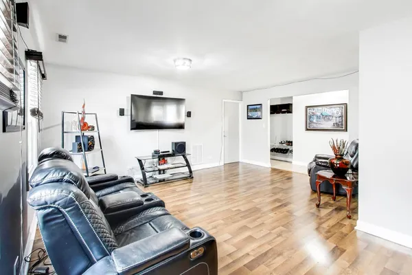 $359,900 | 1008 Woodland Drive, Wheeling, IL 60090