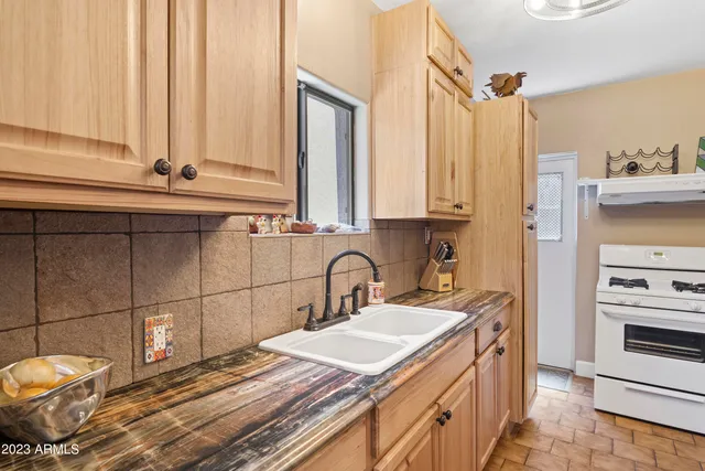 $1,650 | 188 South Adonis Avenue, Miami, AZ 85539