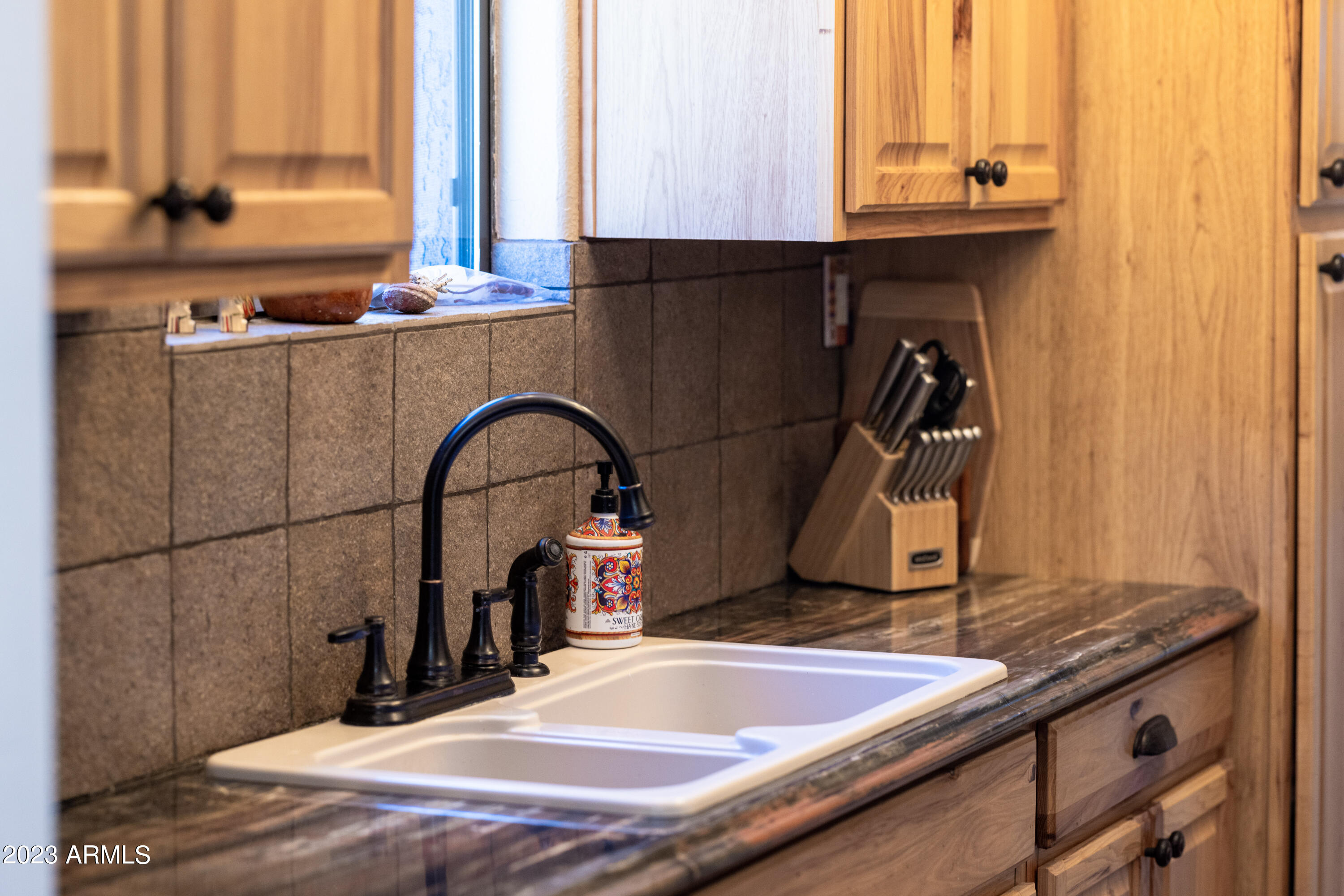 188 South Adonis Avenue Miami, AZ 85539 - Photo 27 of 31 Shane Baker Studios Solo (8 of 24)