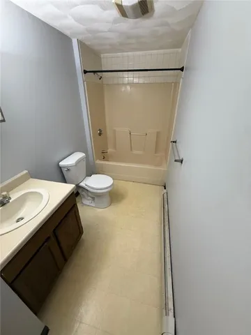 $1,800 | 61 Vale Street, Unit 4, Pawtucket, RI 02860