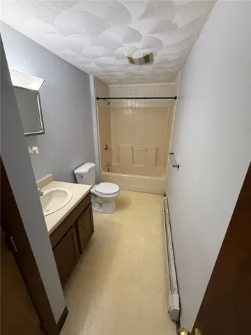 $1,800 | 61 Vale Street, Unit 4, Pawtucket, RI 02860