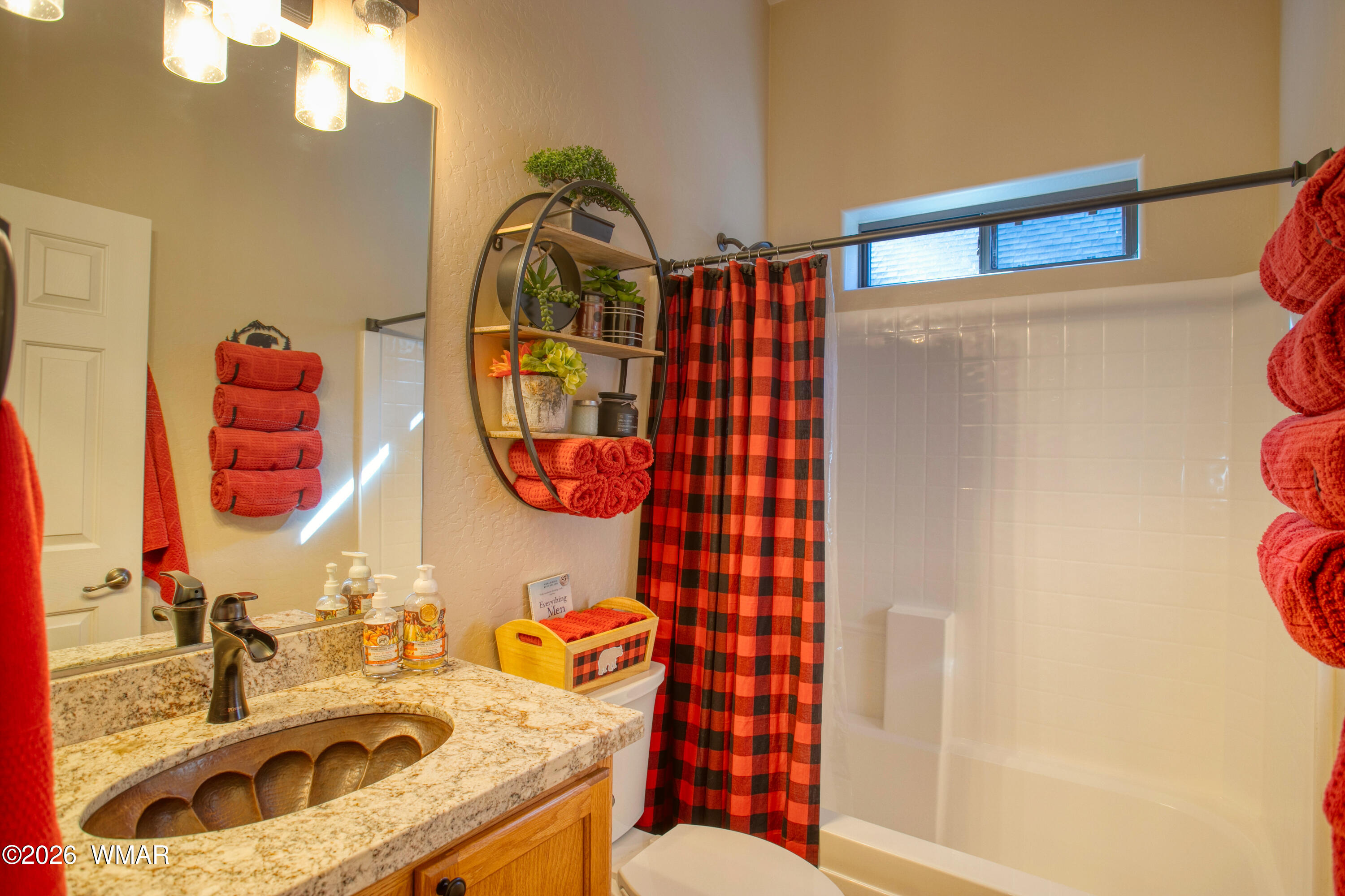3005 Timber Line Road Pinetop, AZ 85935 - Photo 21 of 34 2nd Bathroom (tub & shower)