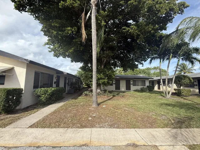 $1,200 | 1150 West Blue Heron Boulevard, Unit 4, Riviera Beach, FL 33404