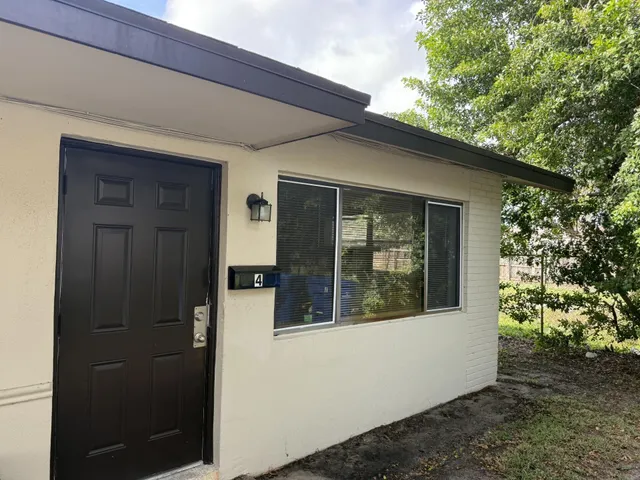 $1,200 | 1150 West Blue Heron Boulevard, Unit 4, Riviera Beach, FL 33404