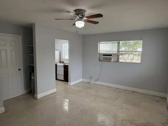 $1,200 | 1150 West Blue Heron Boulevard, Unit 4, Riviera Beach, FL 33404