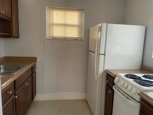 $1,200 | 1150 West Blue Heron Boulevard, Unit 4, Riviera Beach, FL 33404