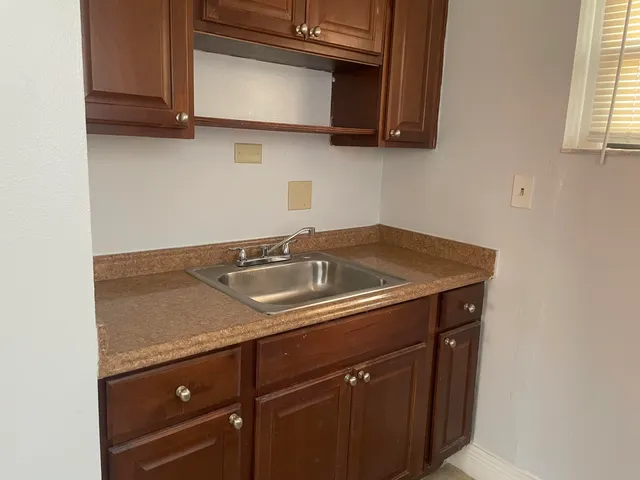 $1,200 | 1150 West Blue Heron Boulevard, Unit 4, Riviera Beach, FL 33404