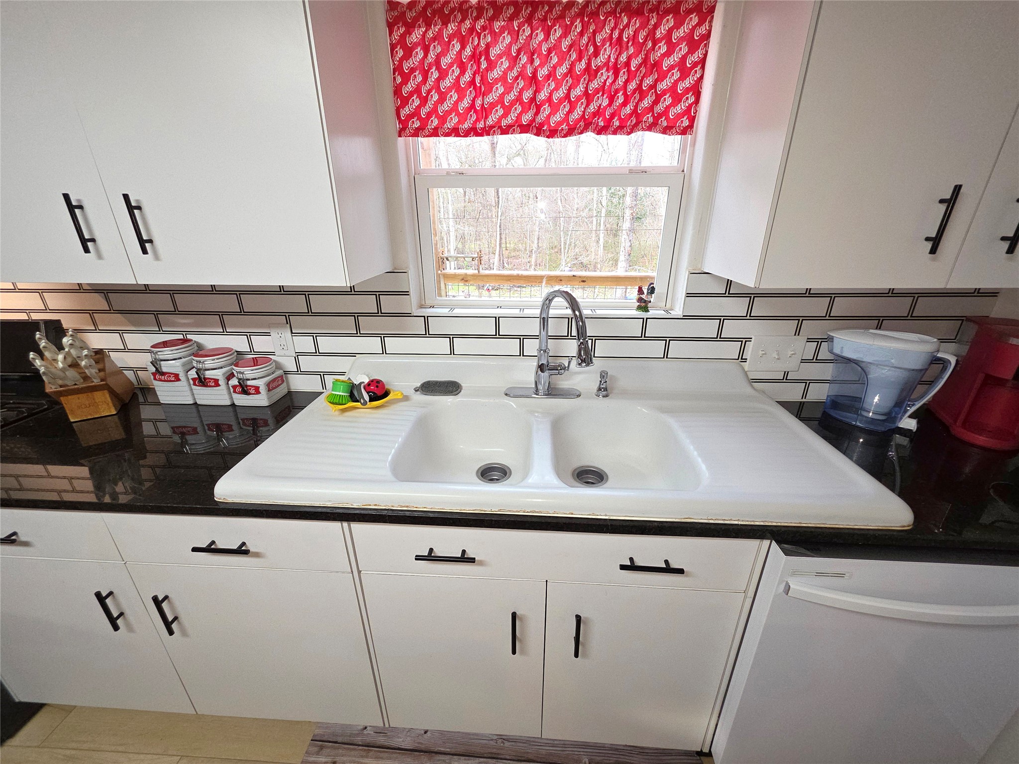 978 County Road 2859 Cleveland, TX 77327 - Photo 11 of 50 Cast Iron Double sink