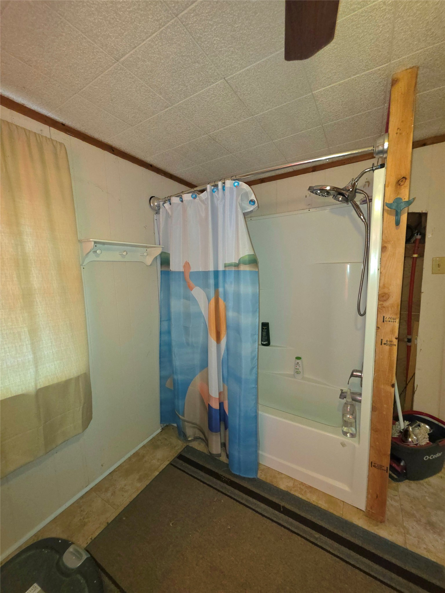 978 County Road 2859 Cleveland, TX 77327 - Photo 36 of 50 a bathroom with a shower and a tub
