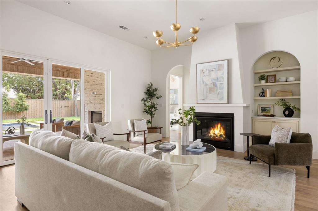 652 Harter Road Dallas, TX 75218 - Photo 6 of 39 Gallery Image 6