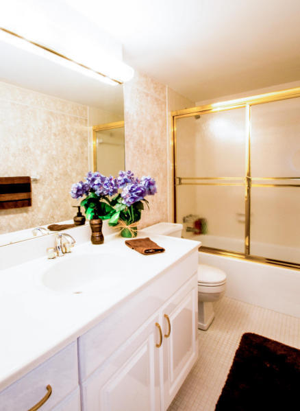 3450 South Ocean Boulevard, Unit 708 Palm Beach, FL 33480 - Photo 19 of 33 GUEST BATHROOM