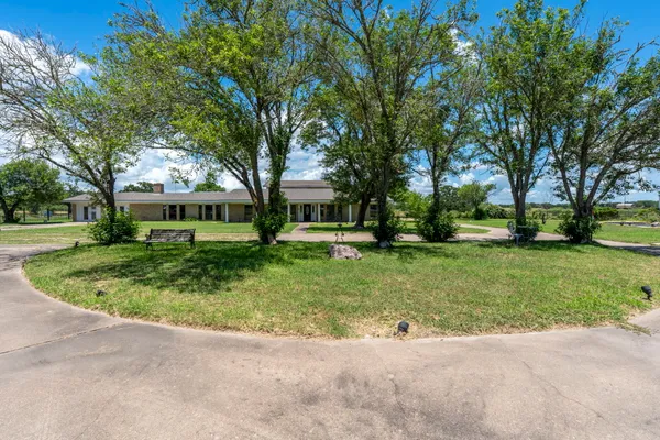 $889,000 | 3345 East Austin Street, Giddings, TX 78942