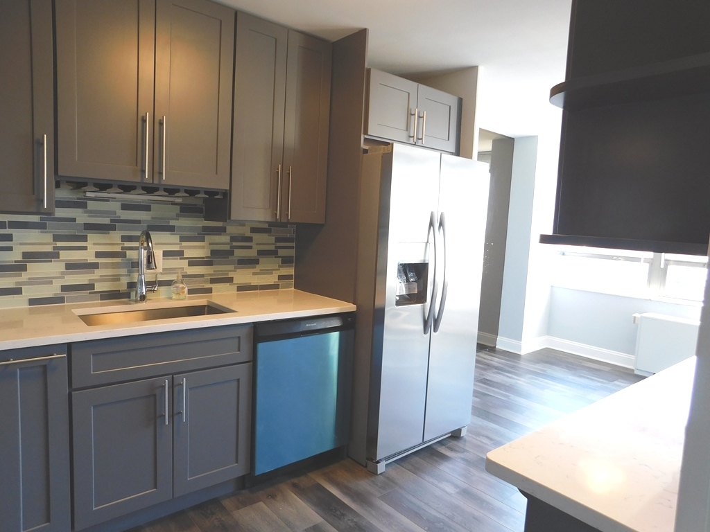 5701 North Sheridan Road, Unit 12L Chicago, IL 60660 - Photo 15 of 42 a kitchen with stainless steel appliances a refrigerator and a sink