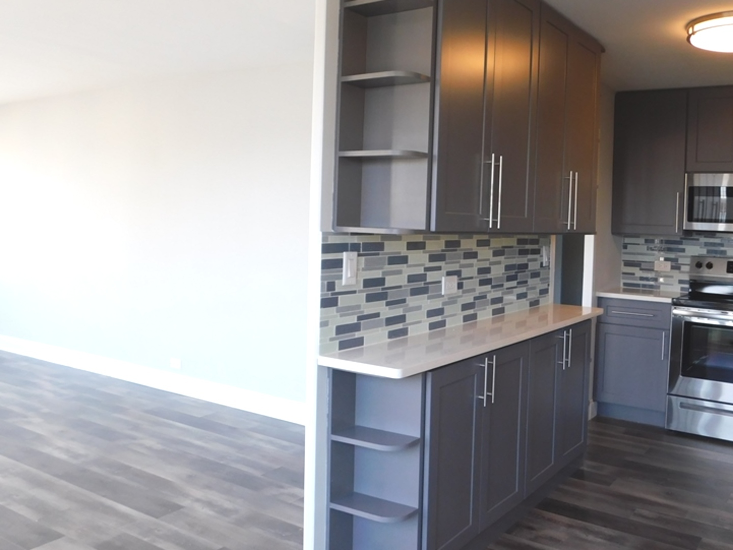 5701 North Sheridan Road, Unit 12L Chicago, IL 60660 - Photo 18 of 42 a kitchen with kitchen island cabinets and oven