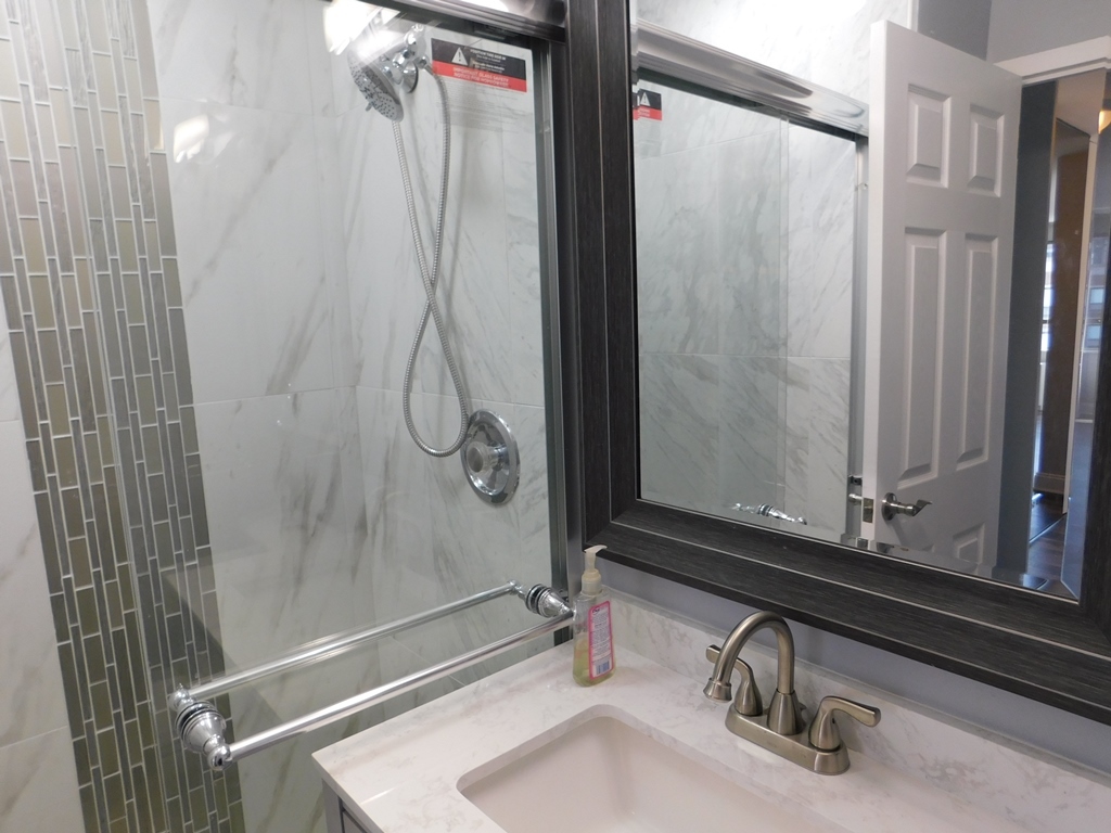 5701 North Sheridan Road, Unit 12L Chicago, IL 60660 - Photo 23 of 42 a bathroom with a sink and a mirror