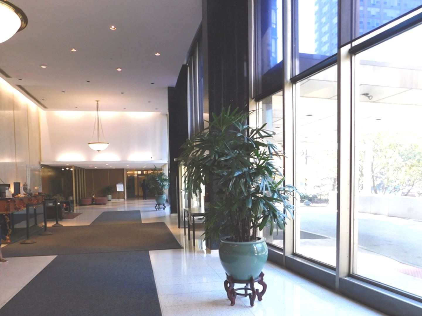 5701 North Sheridan Road, Unit 12L Chicago, IL 60660 - Photo 4 of 42 a very nice looking room with a large window and potted plants