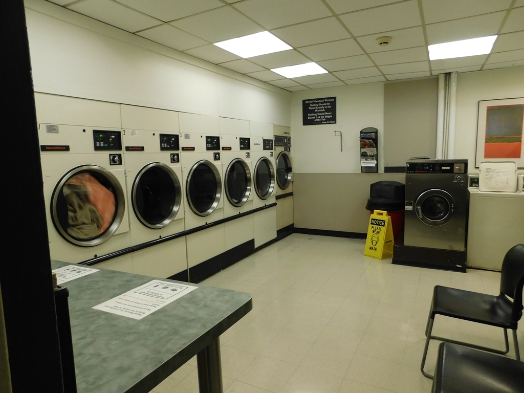 5701 North Sheridan Road, Unit 12L Chicago, IL 60660 - Photo 31 of 42 a utility room with dryer and washer