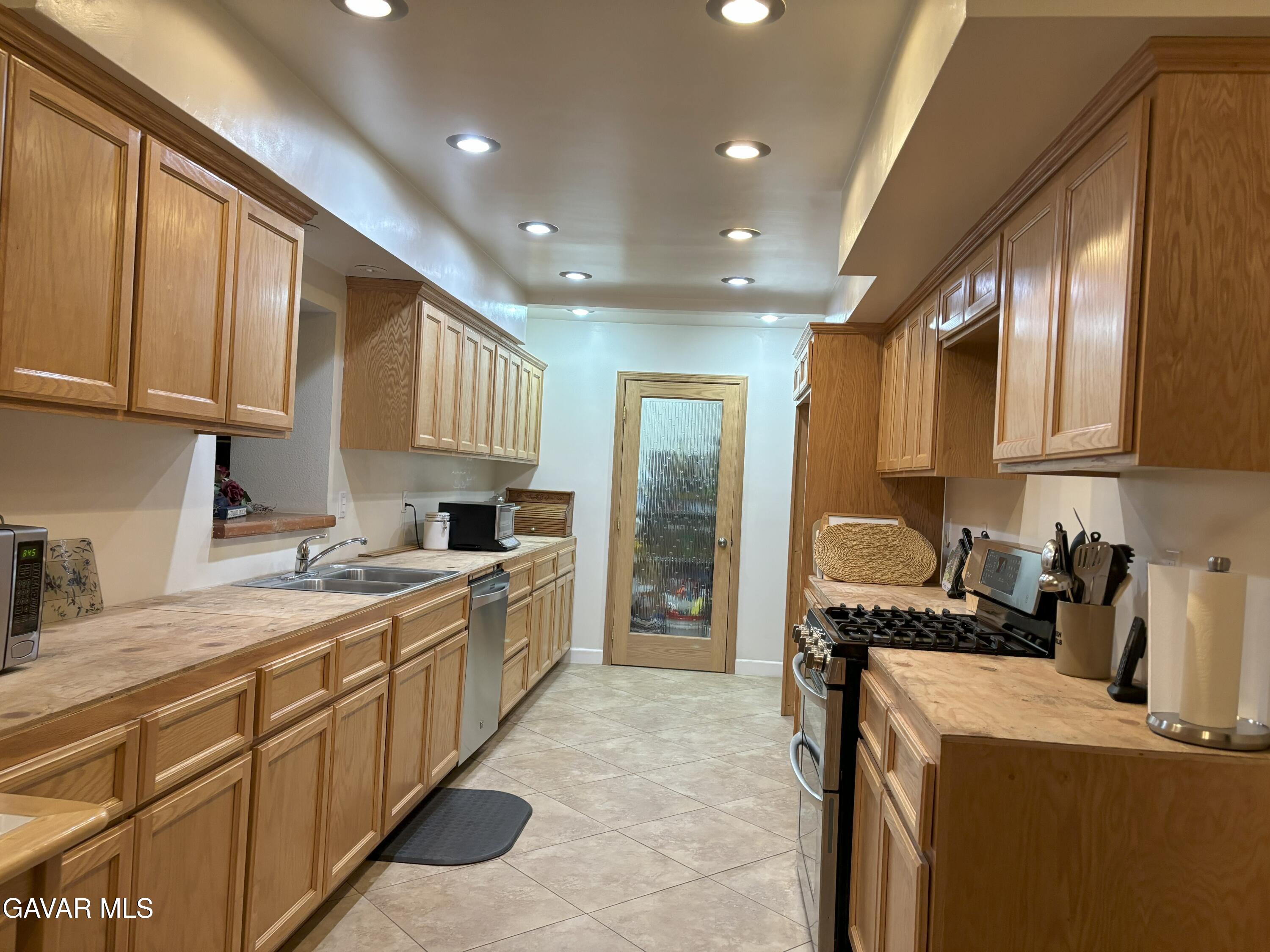 42930 Lake Hughes Road Lake Hughes, CA 93532 - Photo 13 of 38 a large kitchen with a large window