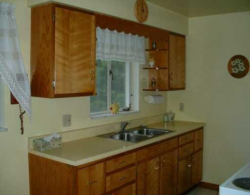 10 Fairview Road Forest Hills, PA 15221 - Photo 3 of 8 Kitchen.