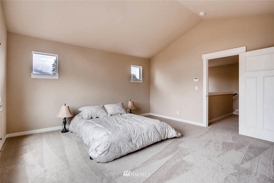 5519 Northeast 7th Place Renton, WA 98059 - Photo 14 of 24