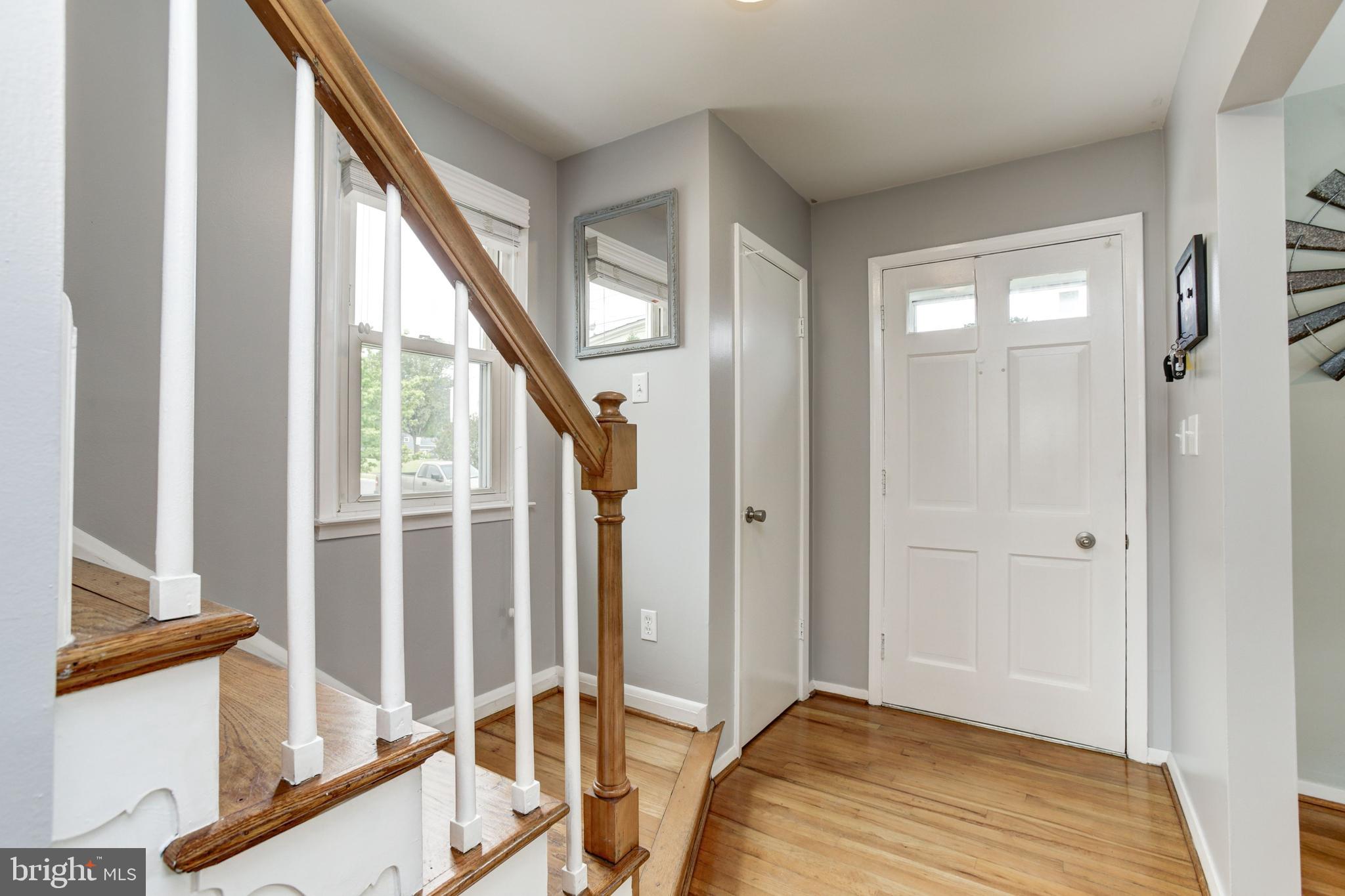 311 Ardmore Road Linthicum Heights, MD 21090 - Photo 4 of 33 Foyer
