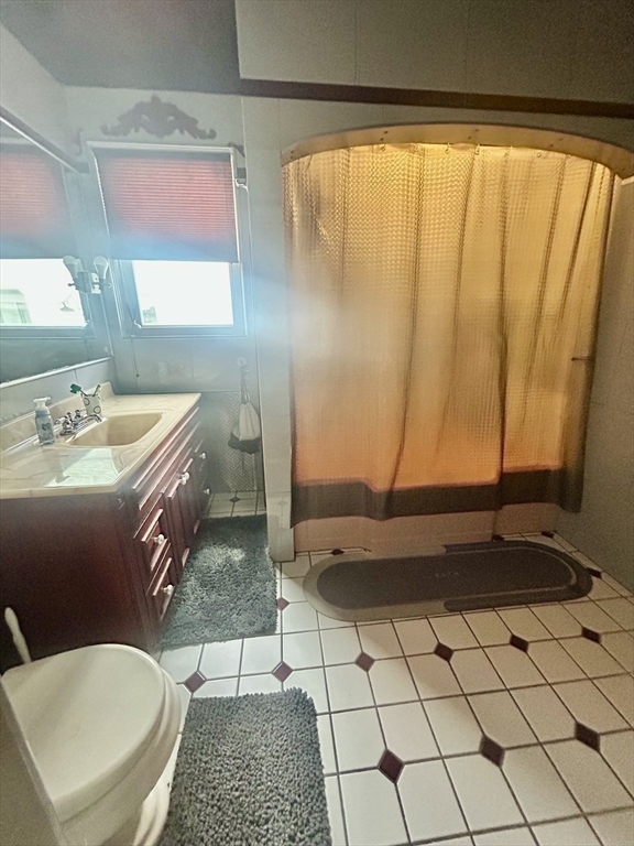 114 Lovell Street Worcester, MA 01603 - Photo 23 of 39 a bathroom with a sink a toilet and tub