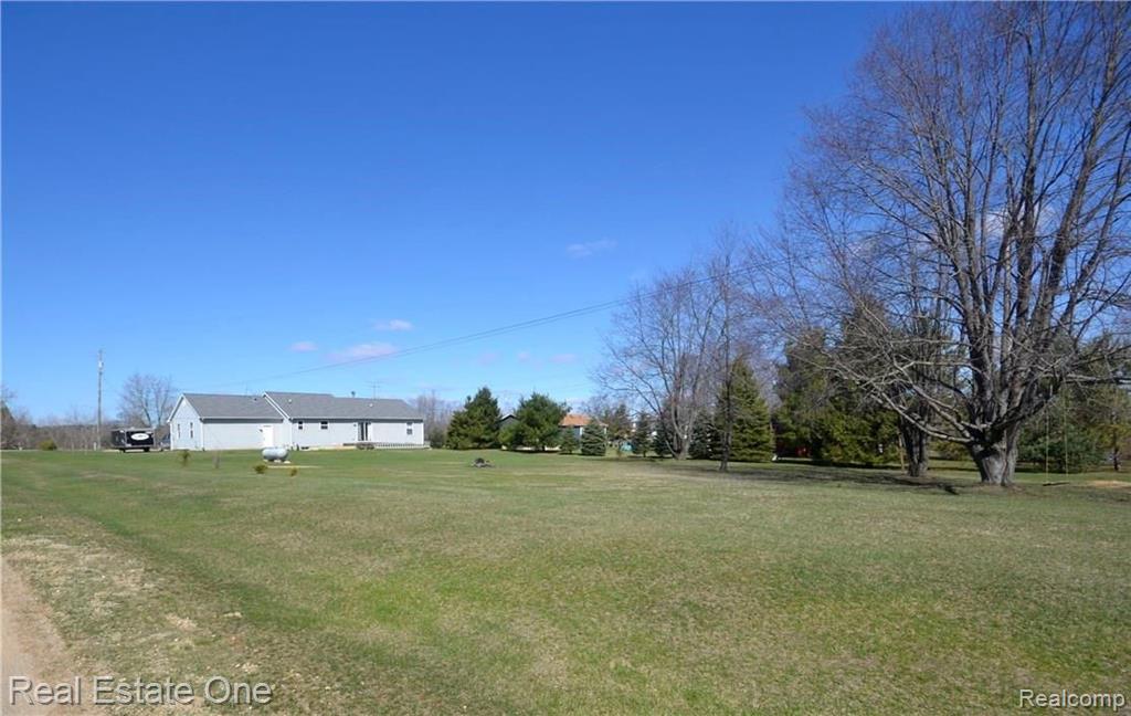 10260 Byron Road Howell, MI 48855 - Photo 3 of 20