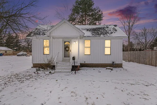 $124,900 | 200 Nebobish Avenue, Essexville, MI 48732