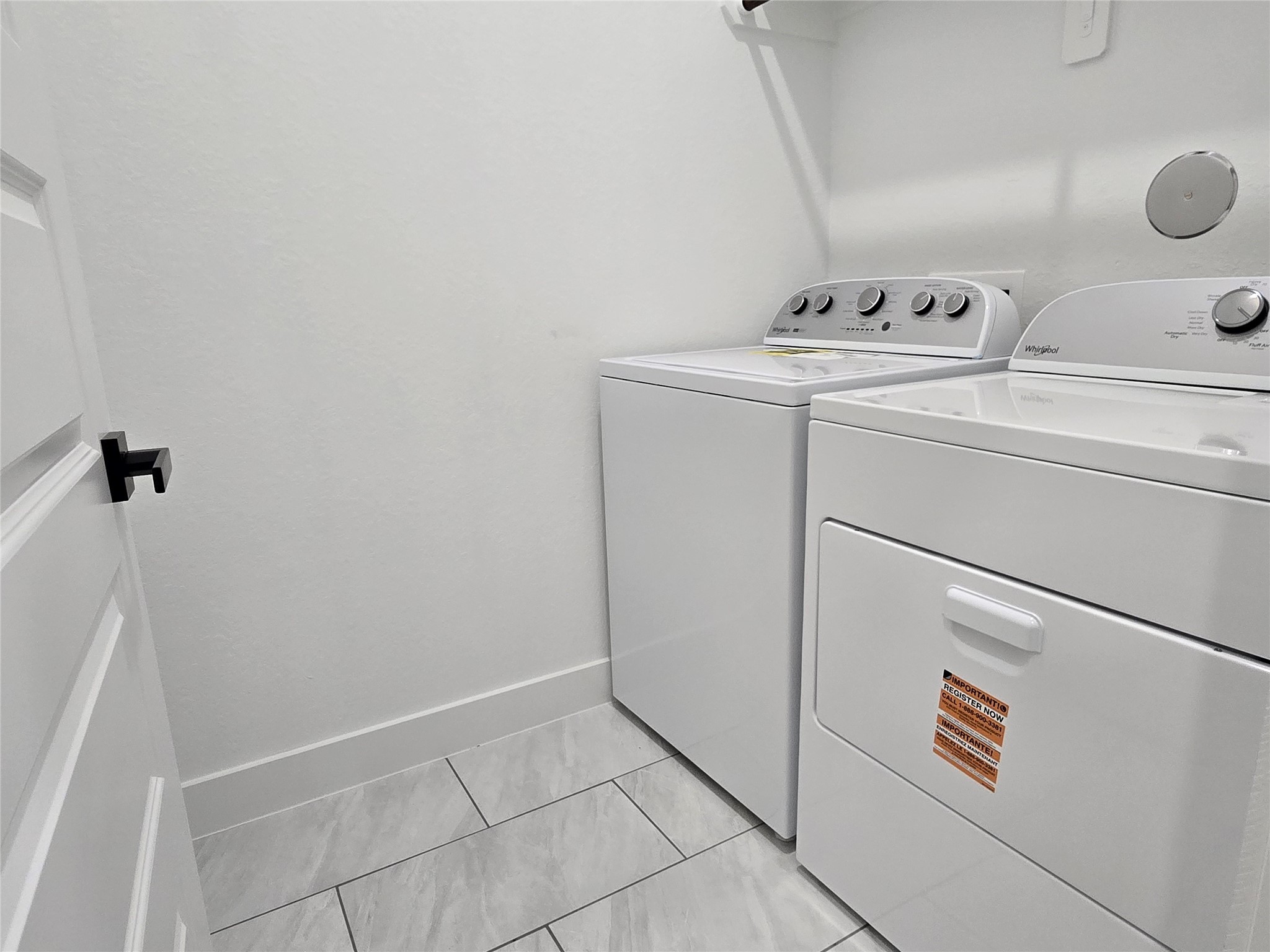 9808 Pelsey Street, Unit B Houston, TX 77029 - Photo 15 of 17 a utility room with dryer and washer