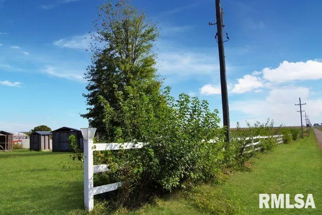 $485,000 | 722 Springfield Road, San Jose, IL 62682