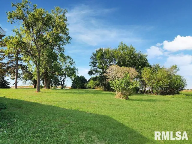 $485,000 | 722 Springfield Road, San Jose, IL 62682