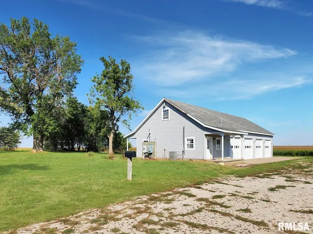 $485,000 | 722 Springfield Road, San Jose, IL 62682