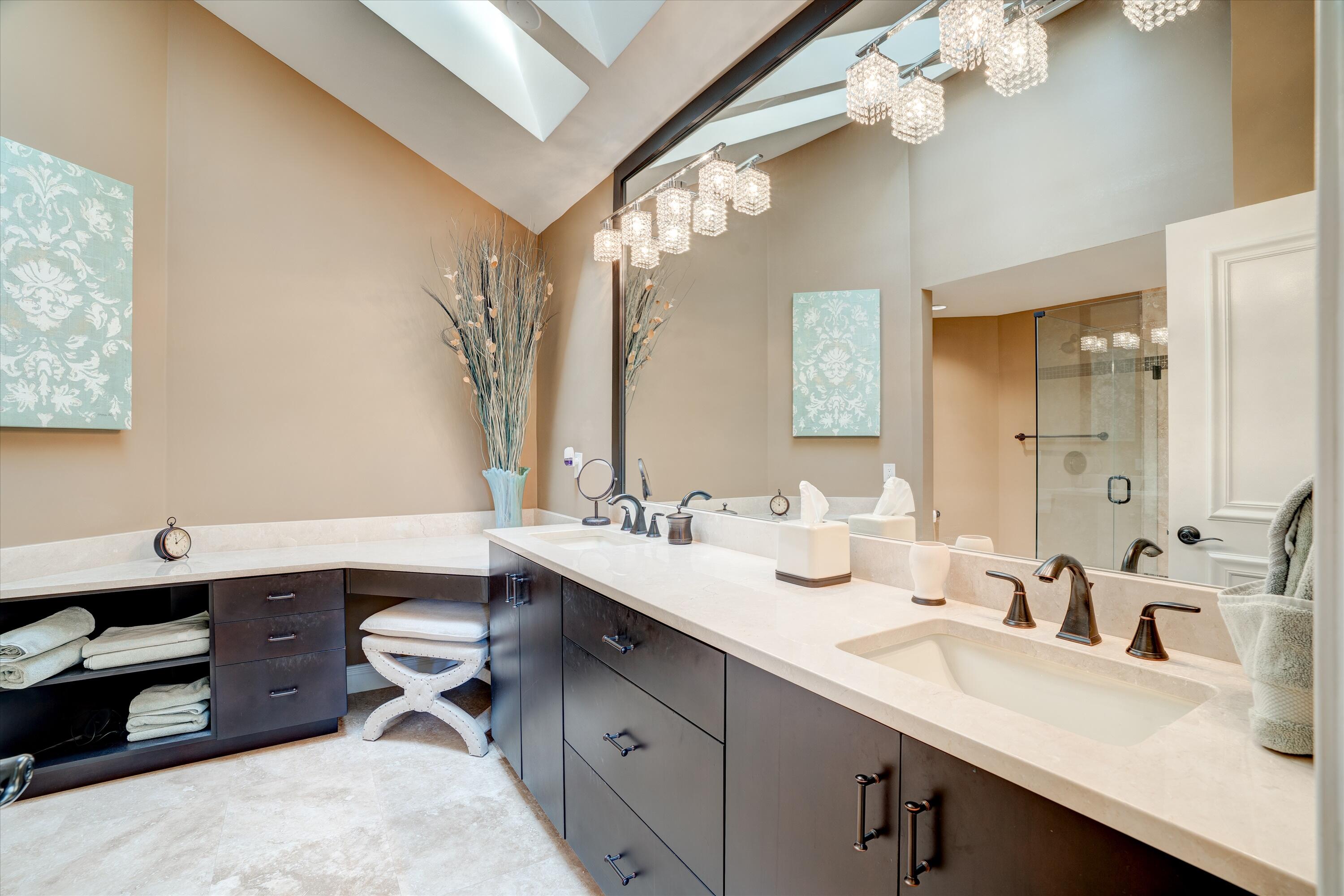 17496 Vía Capri Boca Raton, FL 33496 - Photo 13 of 22 Main Bathrooom