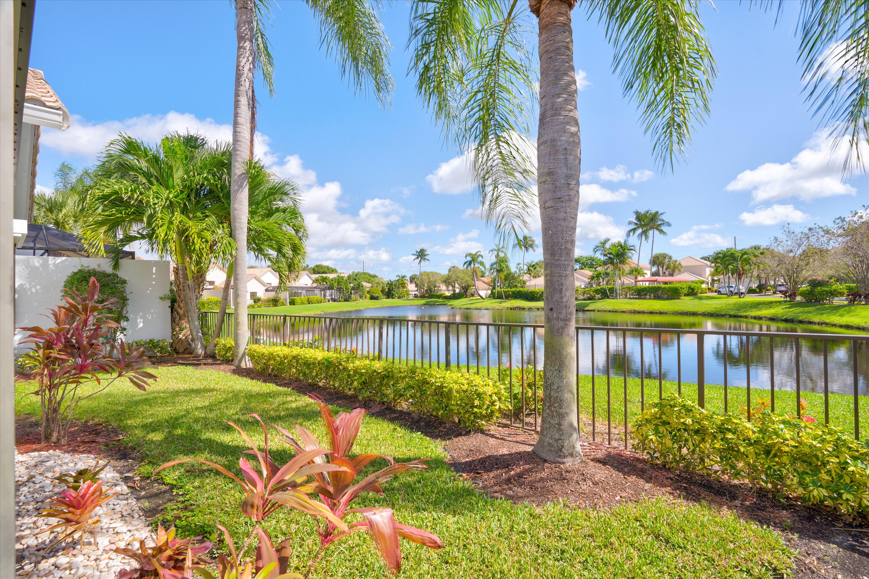 17496 Vía Capri Boca Raton, FL 33496 - Photo 21 of 22 Yard/Lake view