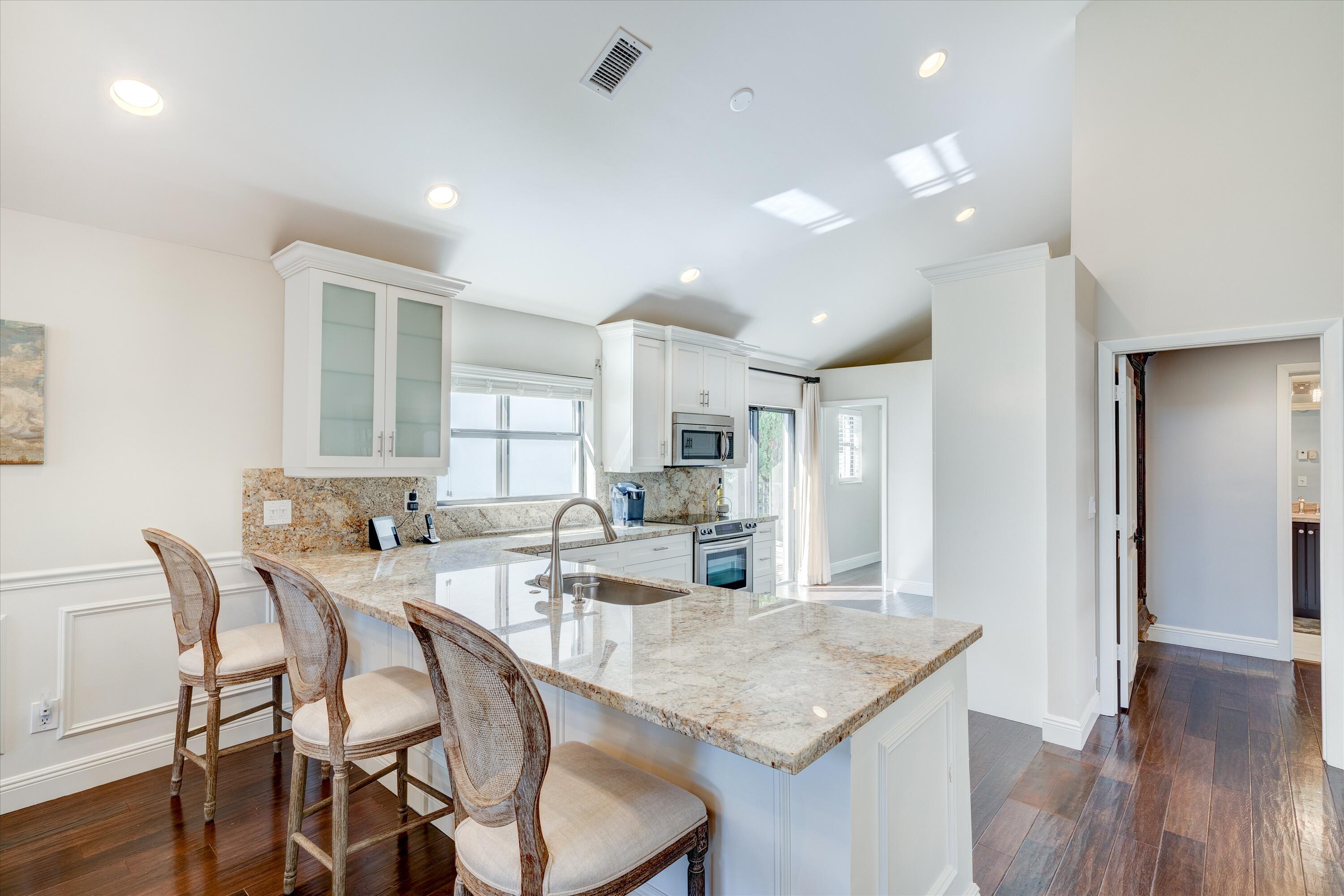 17496 Vía Capri Boca Raton, FL 33496 - Photo 3 of 22 Kitchen