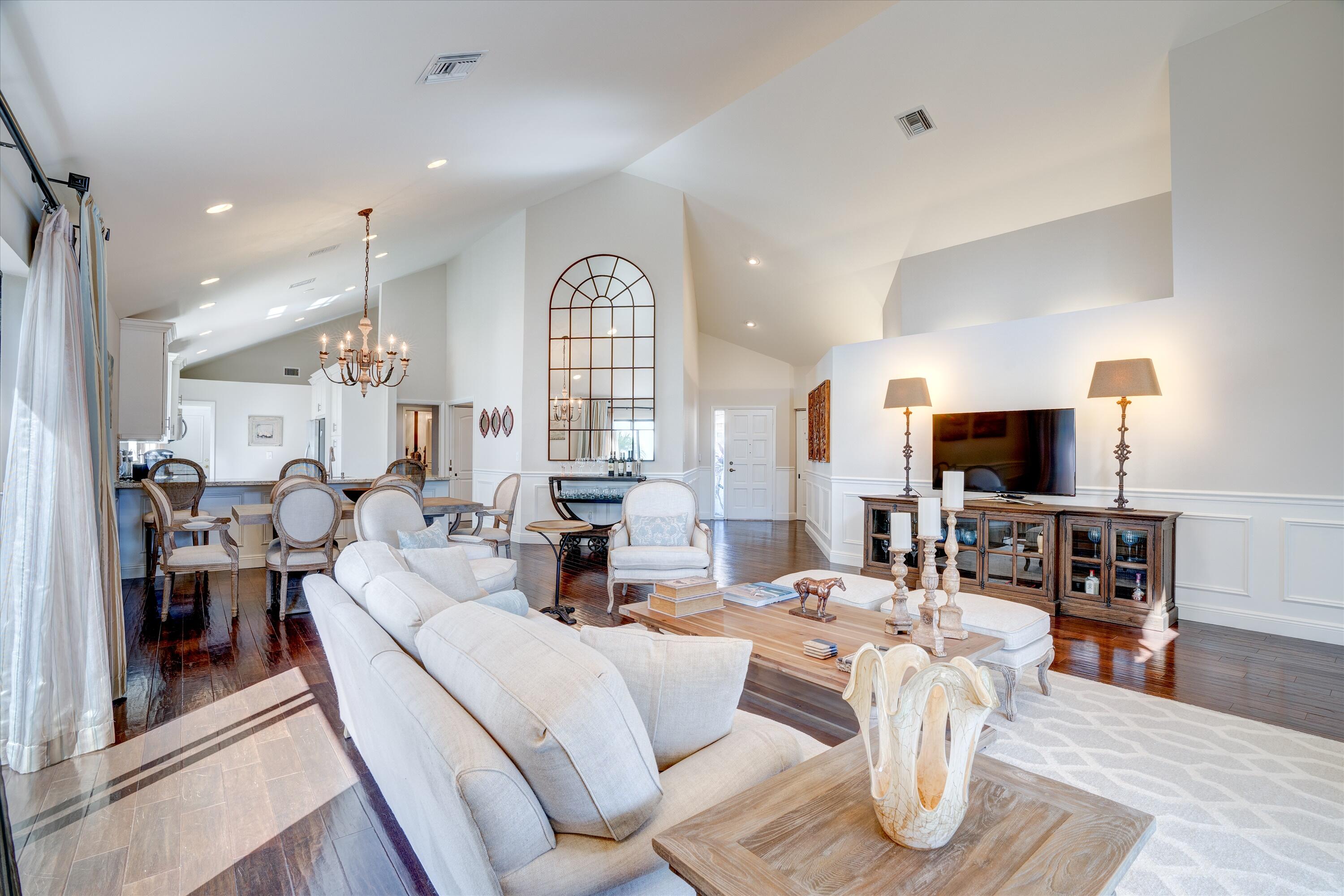 17496 Vía Capri Boca Raton, FL 33496 - Photo 9 of 22 Living Room