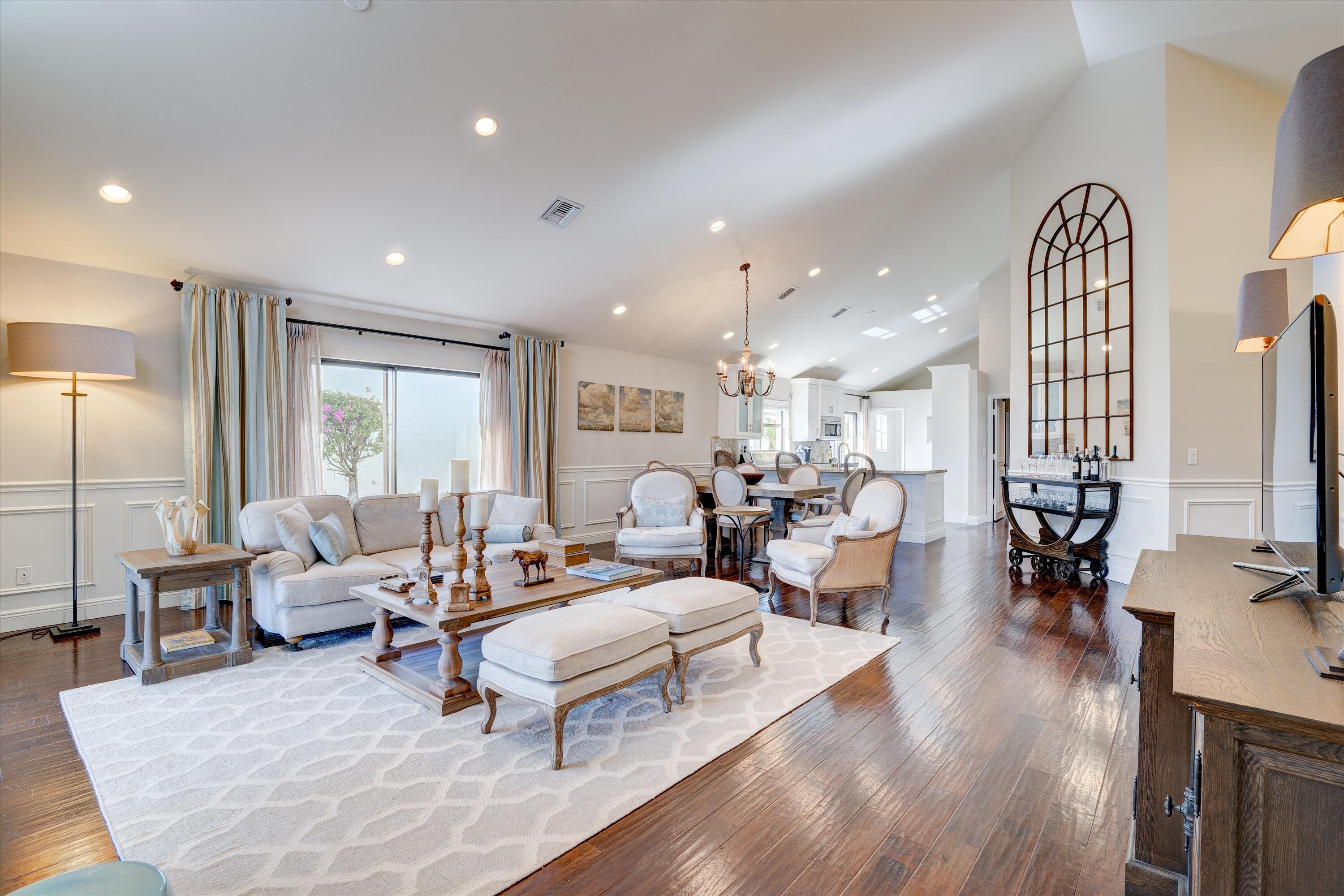 17496 Vía Capri Boca Raton, FL 33496 - Photo 10 of 22 Living Room
