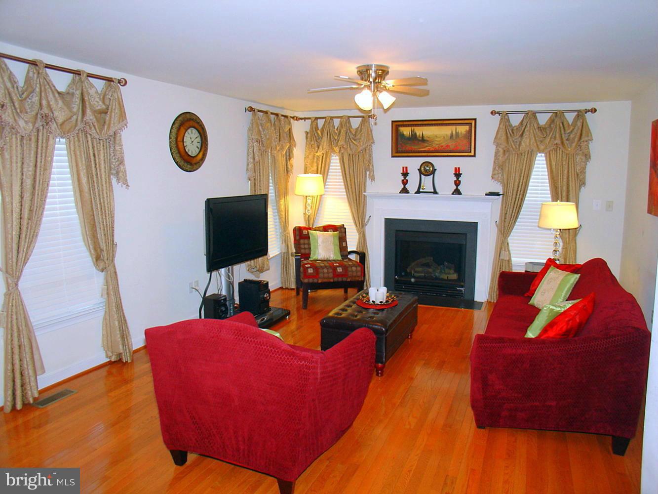 7514 Perryspring Way Baltimore, MD 21237 - Photo 8 of 26 Family Room