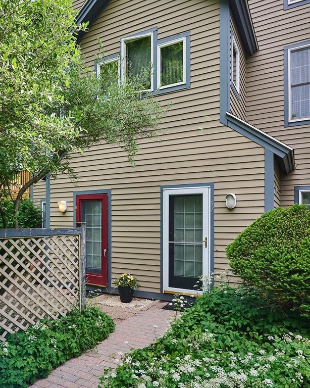 57 Amity Place, Unit 57 Amherst, MA 01002 - Photo 2 of 26