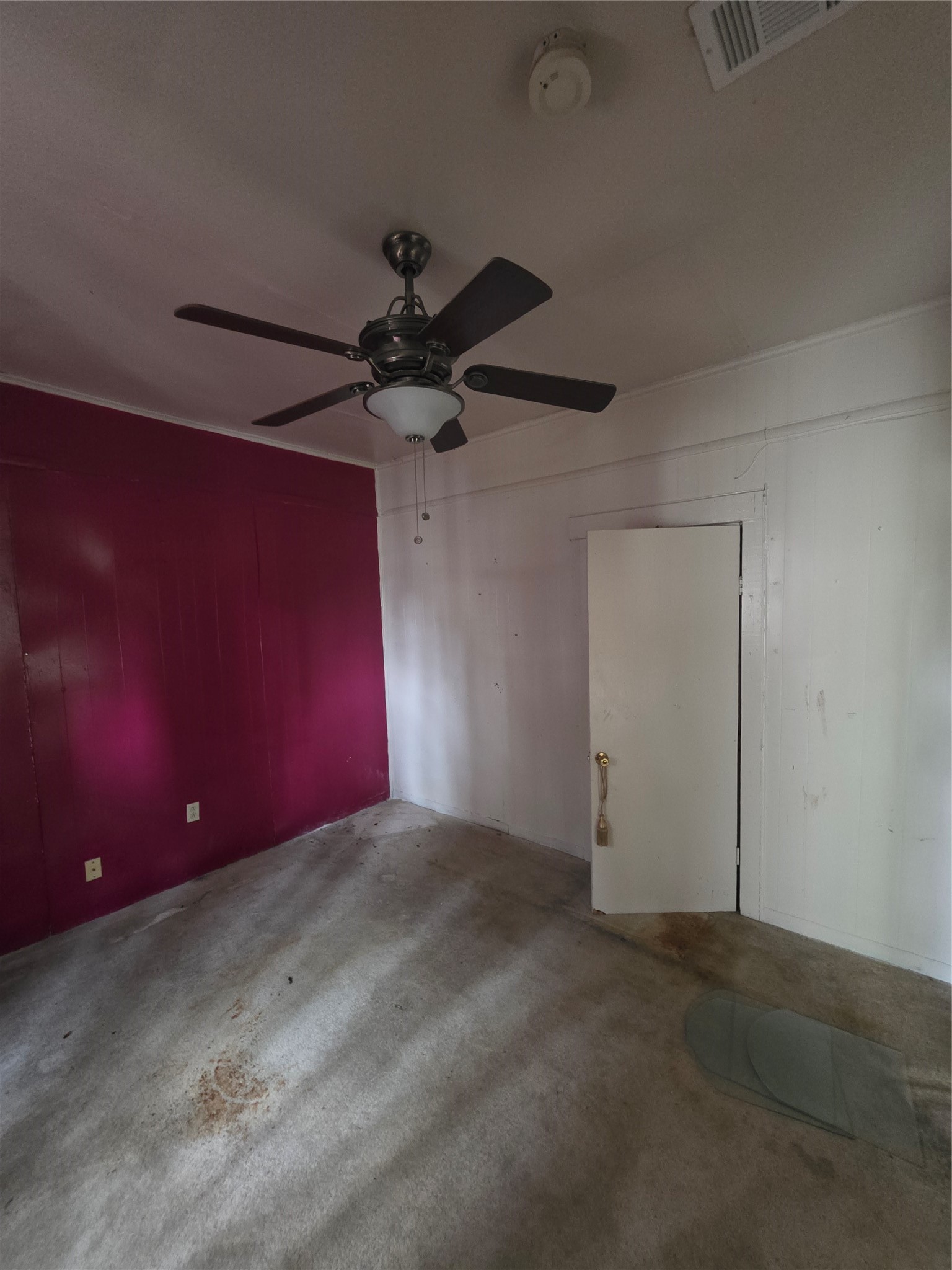 7106 Tierwester Street Houston, TX 77021 - Photo 5 of 11 a view of a room with a ceiling fan