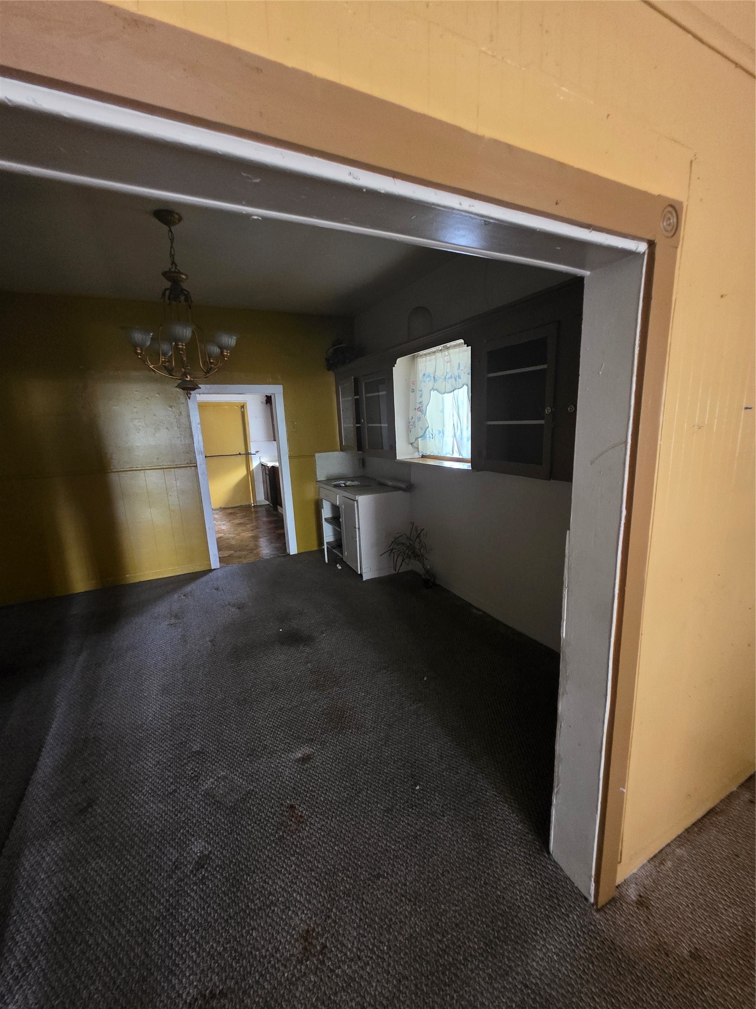 7106 Tierwester Street Houston, TX 77021 - Photo 7 of 11 a view of empty room with window and fireplace