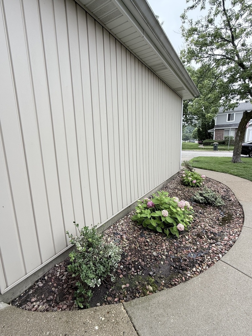 2023 Raleigh Place Hoffman Estates, IL 60169 - Photo 5 of 6
