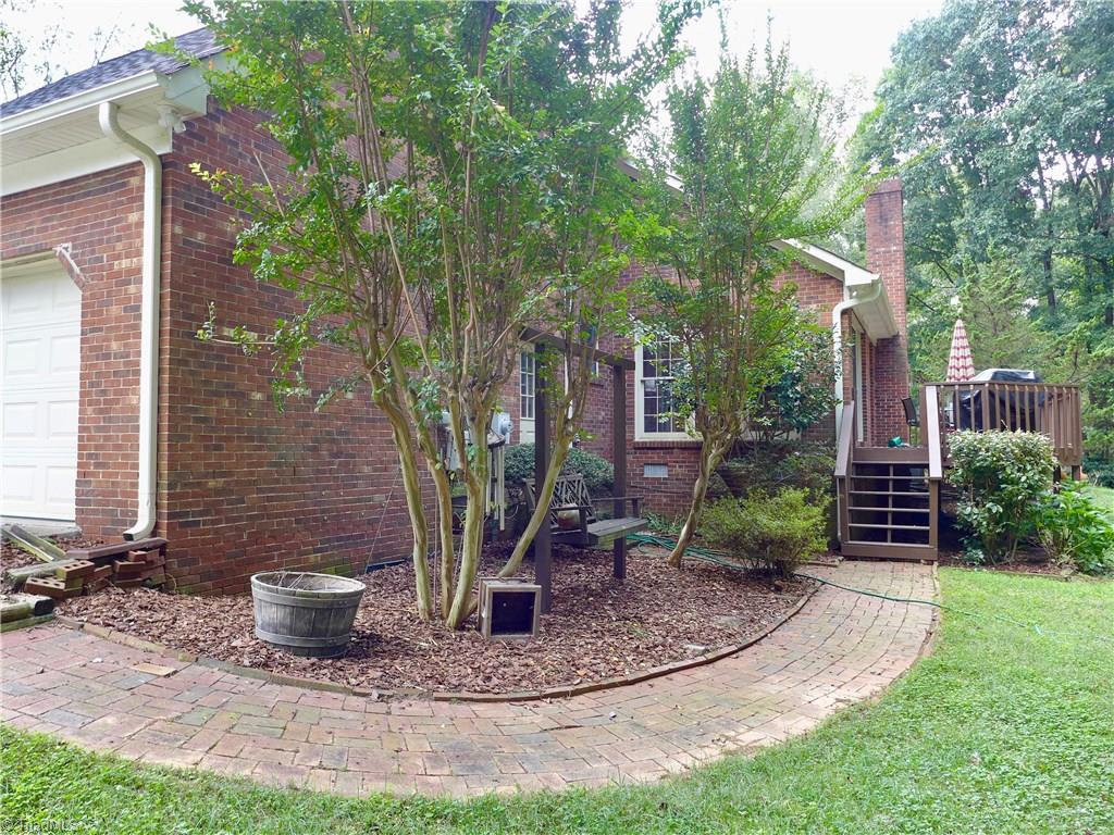 5101 Rambling Road Greensboro, NC 27409 - Photo 3 of 29